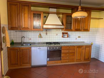 Cucina in stile arte povera.