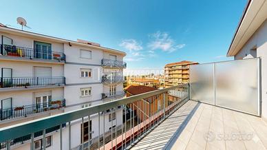 2 LOCALI! PIANO ALTO CON TERRAZZO! LOCATO!