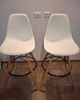 Sgabelli e tavolino