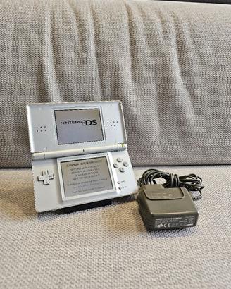 Nintendo DS lite grigio con caricatore 