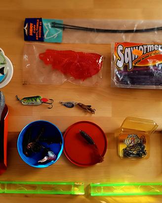 Lotto accessori pesca -Artificiali,ami,filo,esche