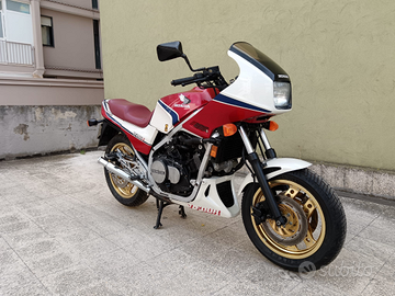 Honda VF 750 F RC15