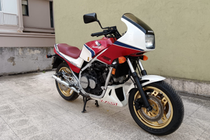Honda VF 750 F RC15