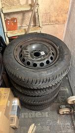 Treno di cerchi in ferro più gomme