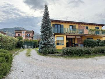 VILLA A SCHIERA A PIGNOLA