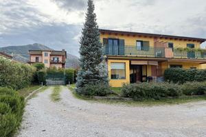 VILLA A SCHIERA A PIGNOLA