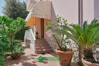 CASA INDIPENDENTE A CARRARA