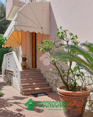 CASA INDIPENDENTE A CARRARA