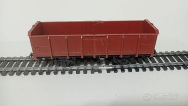 VAGONE MERCI AD INVASI-RIVAROSSI-H0-ANNI'70-COMPLE
