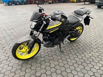 Yamaha mt 03 gialla