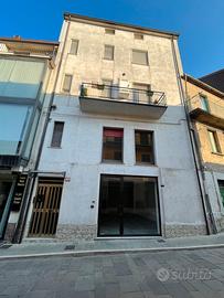 Locale commerciale garage ufficio