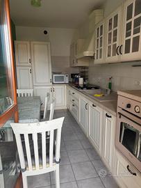 Cucina country angolo con elettrodomestici inclusi