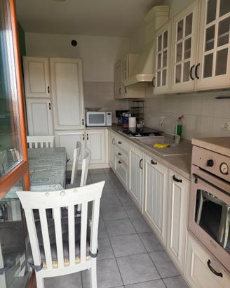 Cucina country angolo con elettrodomestici inclusi