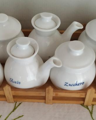 Set da cucina vintage legno e ceramica