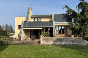 Villa indipendente di design con ampio giardino S