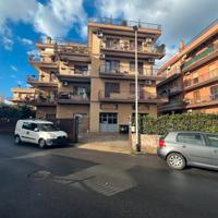 Casal del marmo/palmarola - due ampie vetrine