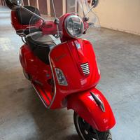 VESPA GTS 300 Rosso Dragon