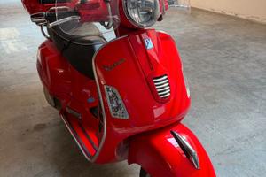 VESPA GTS 300 Rosso Dragon