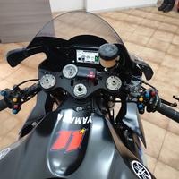 Yamaha R1 pista