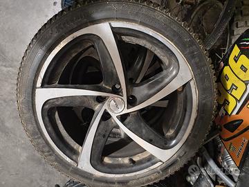 Cerchi in lega Avus 17" con gomme Kleber invernali