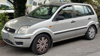 Auto Ford Fusion
