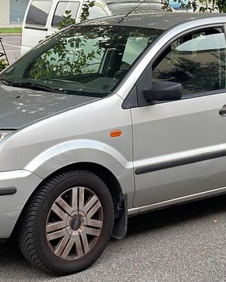 Auto Ford Fusion