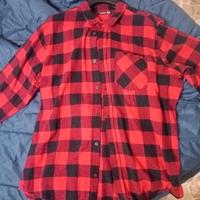 camicia rossa e nera 