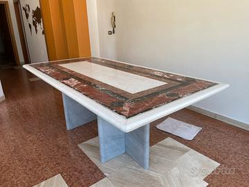 Tavolo di marmo intarsiato. 220x110