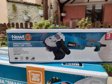 smerigliatrice angolare 2000W