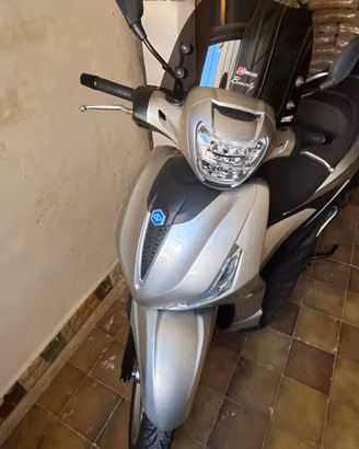Scooter Beverly 300 hpe come nuovo