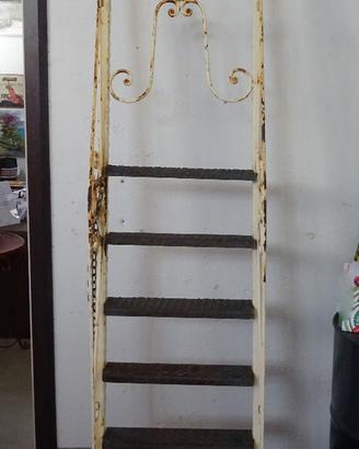 Scala in ferro lavorata a mano