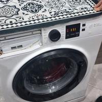 Lavatrice ARISTON  9kg - FUNZIONA O PER RICAMBI