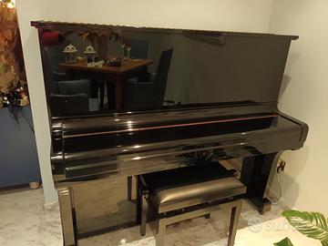 Pianoforte a muro funzionante