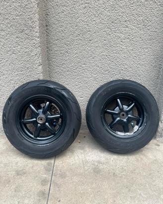 Ricambi moto scooter fondi di magazzino