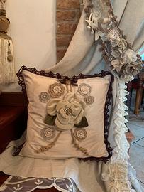 Cuscino di velluto fatto a mano