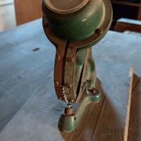 Rivettatore antico 