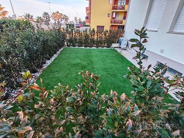 Trilocale fronte mare con giardino Rif.1019