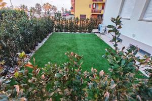 Trilocale fronte mare con giardino Rif.1019