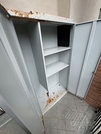 Armadio in metallo 180cm con ripiani balconegarage