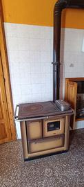 Stufa a legna-cucina in buono stato