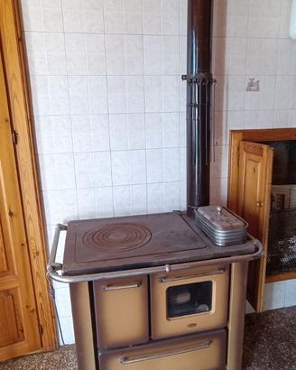 Stufa a legna-cucina in buono stato