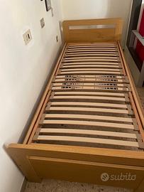 Letto singolo con rete e materasso e comodino con