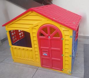 Casetta per bambini in plastica colorata