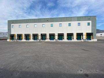 Immobile di 5000 m² con 3 locali a Acerra