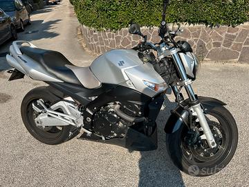 Suzuki gsr 600