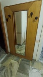 parete con specchio appendi abiti in legno
