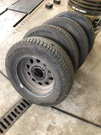 Gomme quattro stagioni montate su cerchi in ferro