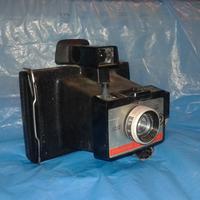 macchina fotografica, bilancia, radio vecchi