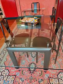 Tavolo Tube d'avionLeCorbusier+Sedie IrmaZanotta