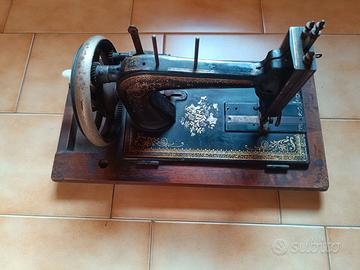 Macchina da cucire antica in ghisa - inizio 900